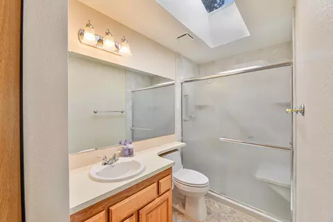 Bath - 701 E Brady Ct, Spokane, WA 99208 photo 1 of 2
