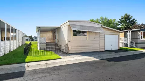 1209 E Lyons Ave #221, Spokane, WA 99208