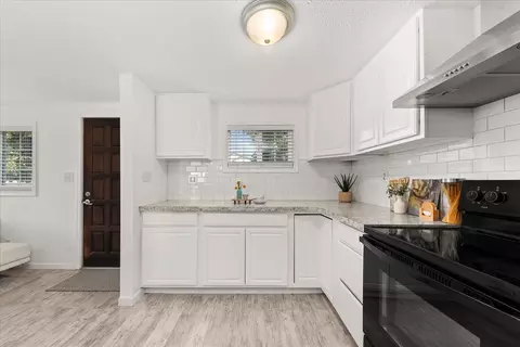 Kitchen - 1648 E Crown Ave, Spokane, WA 99207 photo 4 of 5