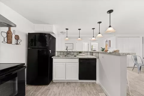 Kitchen - 1648 E Crown Ave, Spokane, WA 99207 photo 3 of 5