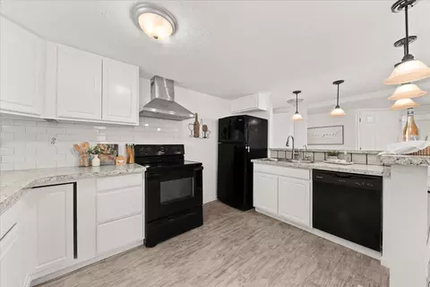 Kitchen - 1648 E Crown Ave, Spokane, WA 99207 photo 5 of 5