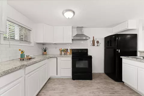 Kitchen - 1648 E Crown Ave, Spokane, WA 99207 photo 2 of 5