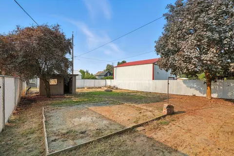 Exterior - 2112 E Gordon Ave, Spokane, WA 99207 photo 3 of 4
