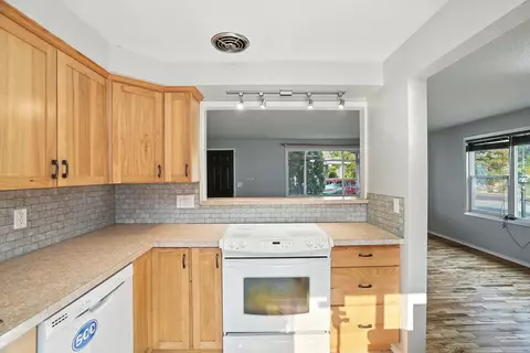 Kitchen - 2112 E Gordon Ave, Spokane, WA 99207 photo 3 of 3