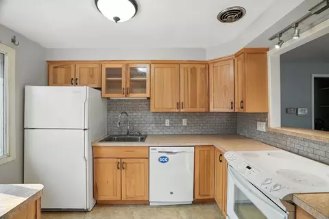 Kitchen - 2112 E Gordon Ave, Spokane, WA 99207 photo 1 of 3