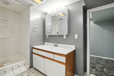 Bath - 2112 E Gordon Ave, Spokane, WA 99207 photo 3 of 4