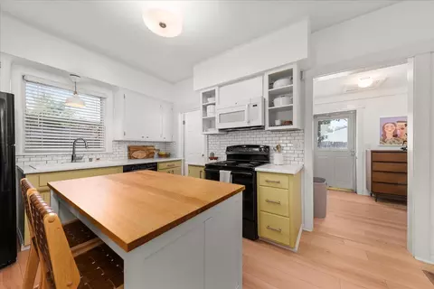 Kitchen - 3311 E 34th Ave, Spokane, WA 99223 photo 2 of 2