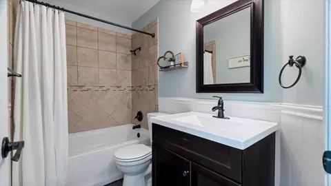 Bath - 4508 E Silver Pine Rd, Colbert, WA 99005 photo 2 of 4