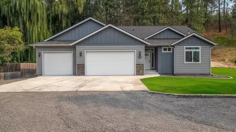 209 E Franklin Dr, Nine Mile Falls, WA 99026