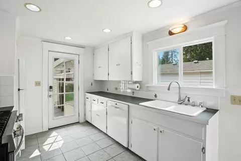 Kitchen - 17 W 31st Ave, Spokane, WA 99203 photo 2 of 4