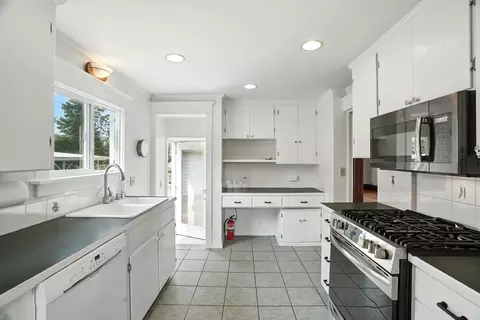 Kitchen - 17 W 31st Ave, Spokane, WA 99203 photo 4 of 4