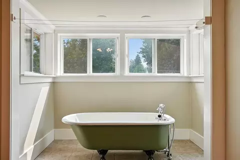 Bath - 17 W 31st Ave, Spokane, WA 99203 photo 5 of 6