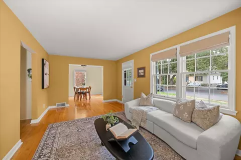 Living - 428 E 20th Ave, Spokane, WA 99203 photo 3 of 3