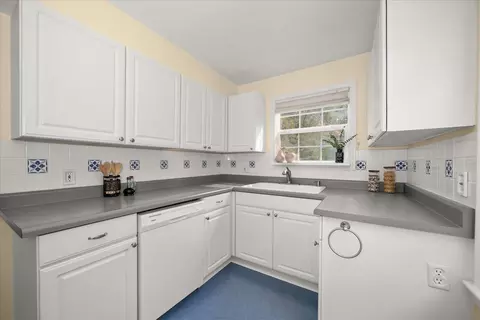 Kitchen - 428 E 20th Ave, Spokane, WA 99203 photo 2 of 3