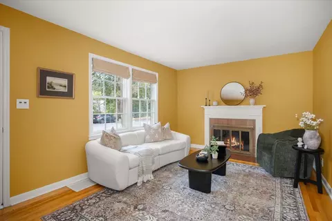 Living - 428 E 20th Ave, Spokane, WA 99203 photo 2 of 3