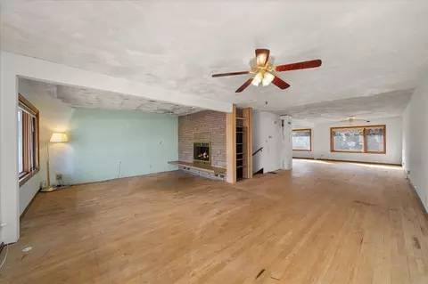 Living - 724 E 10th Ave, Spokane, WA 99202 photo 2 of 4