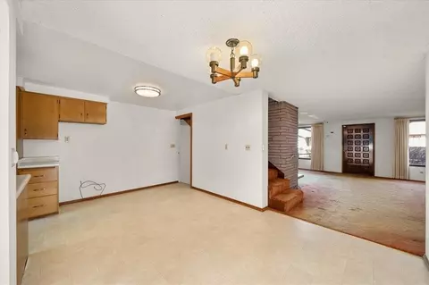 Living - 724 E 10th Ave, Spokane, WA 99202 photo 3 of 4