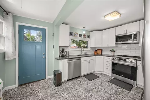 Kitchen - 337 E 20th Ave, Spokane, WA 99203 photo 1 of 2