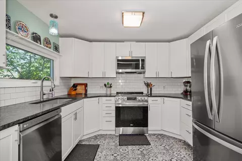 Kitchen - 337 E 20th Ave, Spokane, WA 99203 photo 2 of 2