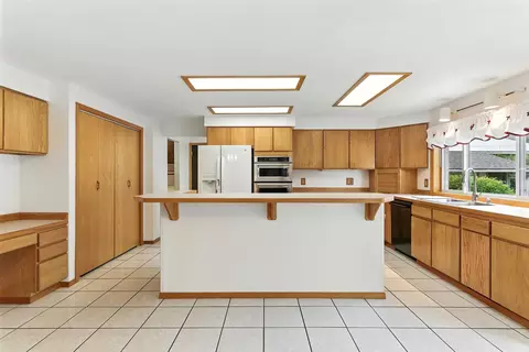 Kitchen - 11223 E 37th Ave, Spokane Valley, WA 99206 photo 2 of 8