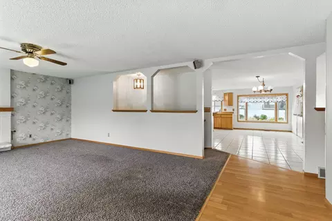 Living - 11223 E 37th Ave, Spokane Valley, WA 99206 photo 5 of 6