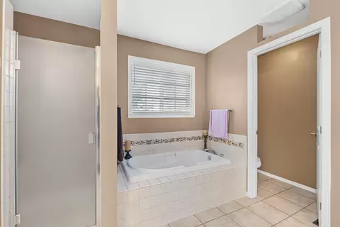 Bath - 8024 N Kyle Ct, Spokane, WA 99208 photo 3 of 4