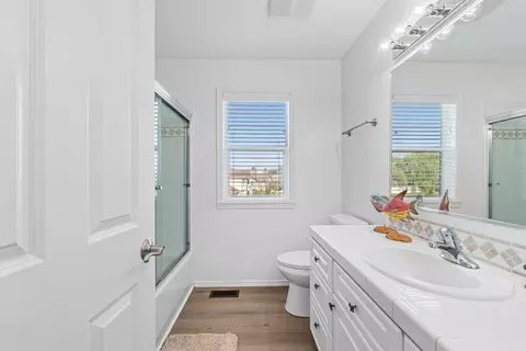 Bath - 8024 N Kyle Ct, Spokane, WA 99208 photo 2 of 4