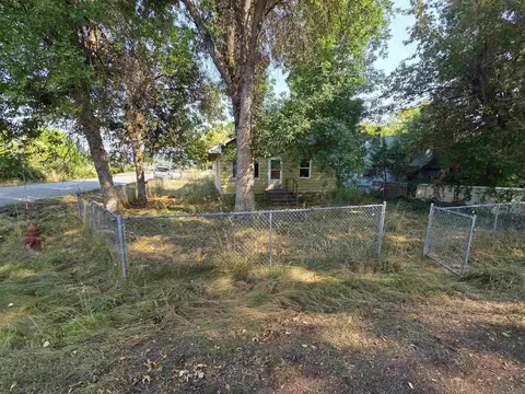 301 2nd Ave, Cusick, WA 99119