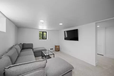 Living - 1232 E 33rd Ave, Spokane, WA 99203 photo 3 of 4