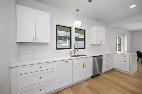Kitchen - 1232 E 33rd Ave, Spokane, WA 99203 photo 3 of 4