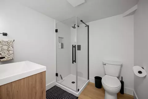 Bath - 1232 E 33rd Ave, Spokane, WA 99203 photo 3 of 4