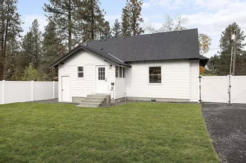 Exterior - 10212 E 8th Ave, Spokane Valley, WA 99206 photo 3 of 4