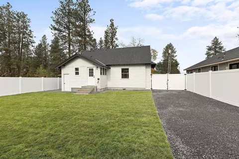 Exterior - 10212 E 8th Ave, Spokane Valley, WA 99206 photo 4 of 4