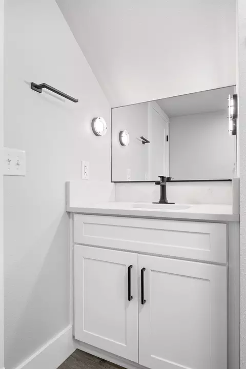 Bath - 10212 E 8th Ave, Spokane Valley, WA 99206 photo 4 of 4