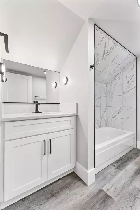 Bath - 10212 E 8th Ave, Spokane Valley, WA 99206 photo 3 of 4