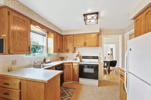 Kitchen - 1104 E 43rd Ave, Spokane, WA 99203 photo 2 of 2