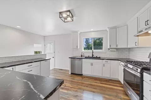 Kitchen - 3308 E 35th Ave, Spokane, WA 99223 photo 2 of 4