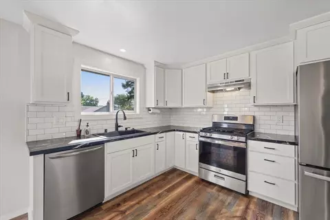 Kitchen - 3308 E 35th Ave, Spokane, WA 99223 photo 4 of 4