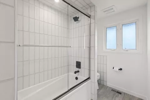 Bath - 3308 E 35th Ave, Spokane, WA 99223 photo 2 of 2