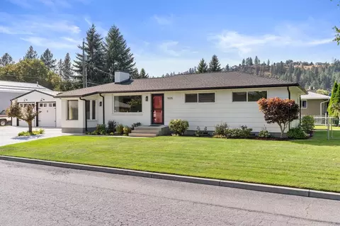 9225 N Whitehouse St, Spokane, WA 99218