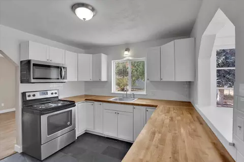 Kitchen - 2317 E Hartson Ave, Spokane, WA 99202 photo 2 of 3