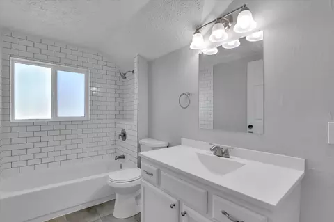 Bath - 2317 E Hartson Ave, Spokane, WA 99202 photo 3 of 3