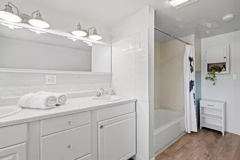 Bath - 3129 E 34th Ave, Spokane, WA 99223 photo 4 of 4