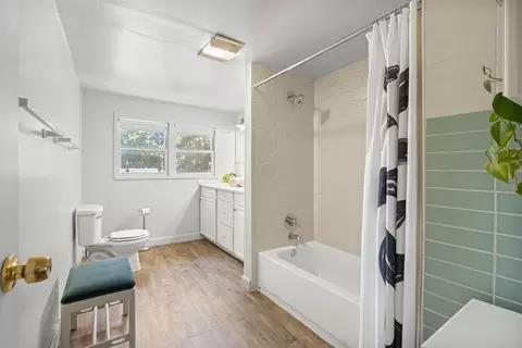 Bath - 3129 E 34th Ave, Spokane, WA 99223 photo 2 of 4