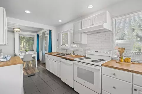 Kitchen - 3129 E 34th Ave, Spokane, WA 99223 photo 5 of 6