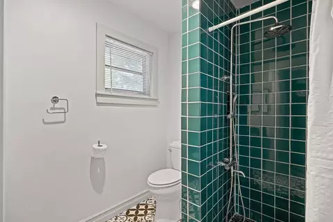 Bath - 3129 E 34th Ave, Spokane, WA 99223 photo 1 of 4
