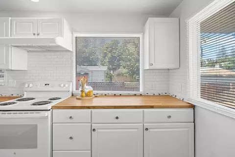 Kitchen - 3129 E 34th Ave, Spokane, WA 99223 photo 3 of 6