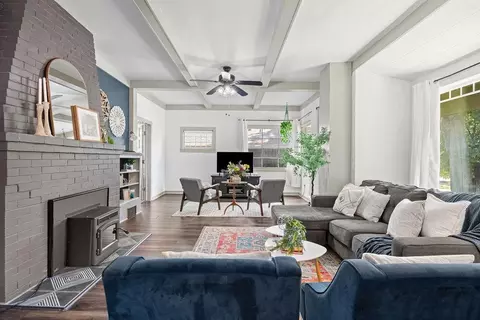 Living - 3129 E 34th Ave, Spokane, WA 99223 photo 3 of 8