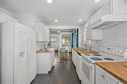 Kitchen - 3129 E 34th Ave, Spokane, WA 99223 photo 6 of 6
