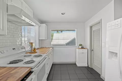 Kitchen - 3129 E 34th Ave, Spokane, WA 99223 photo 4 of 6